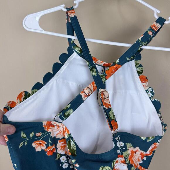 NWT Cupshe One Piece Swimsuit Size Medium Green Tropical Floral Green - Picture 4 of 8